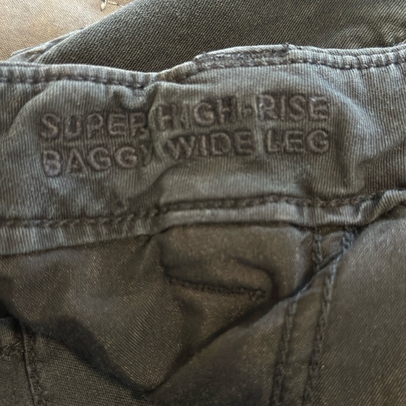 American Eagle High Rise Black Cargo Pants, size 8R - Picture 7 of 8